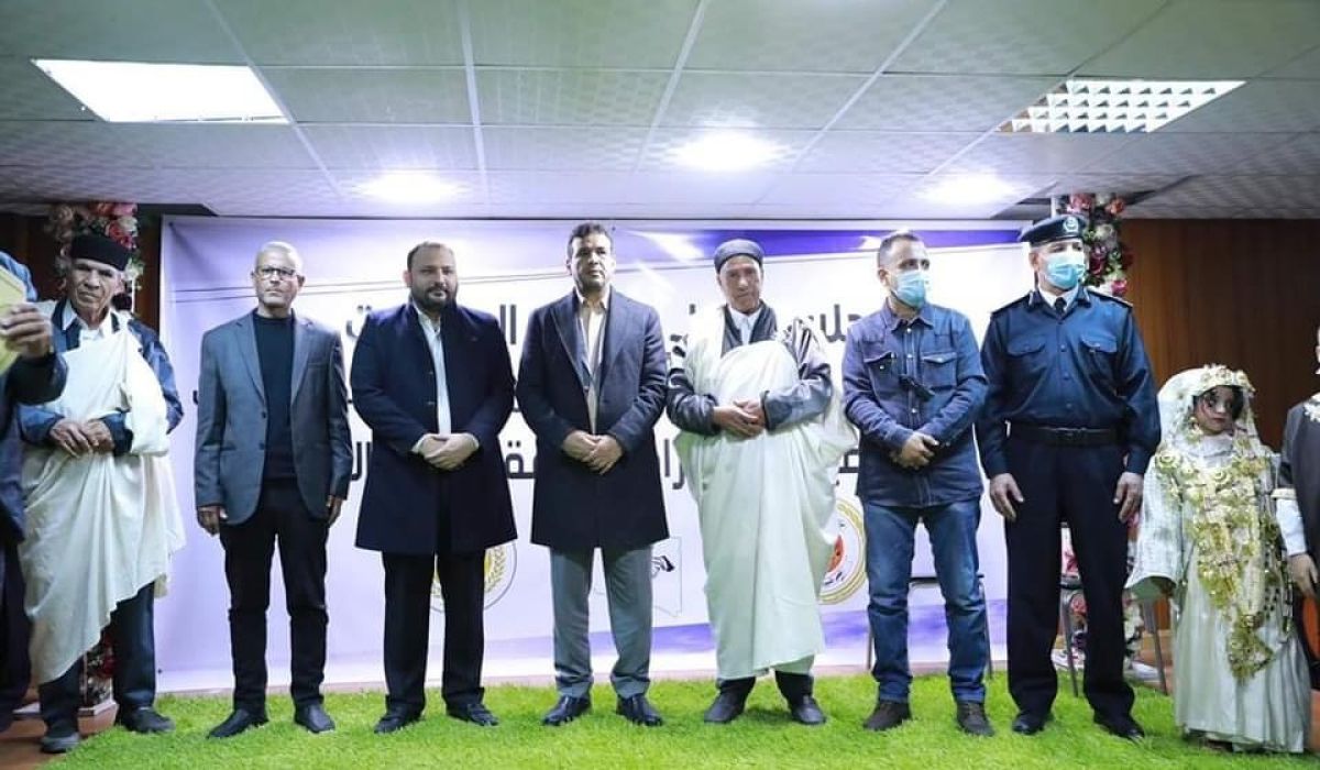 بوجناح يزور بلديات الساحل الغربي برفقة وزير الشباب