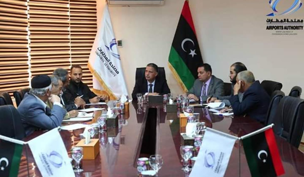 معتوق يبحث إمكانية إعادة تشغيل مطار الزنتان مع لجنة الأزمة بالمدينة