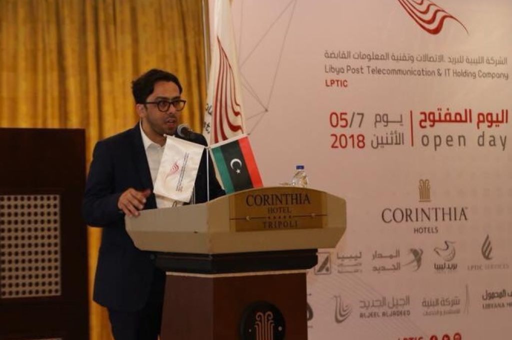 انتهاء المرحلة الأولى من انتشال السفينة الجانحة بمدخل ميناء طرابلس البحري
