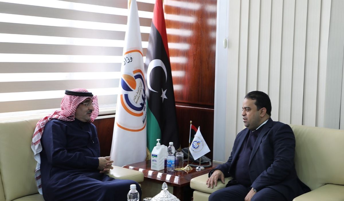 وزير النفط والغاز المكلف يبحث مع السفير السعودي التعاون المشترك في مجال الطاقة