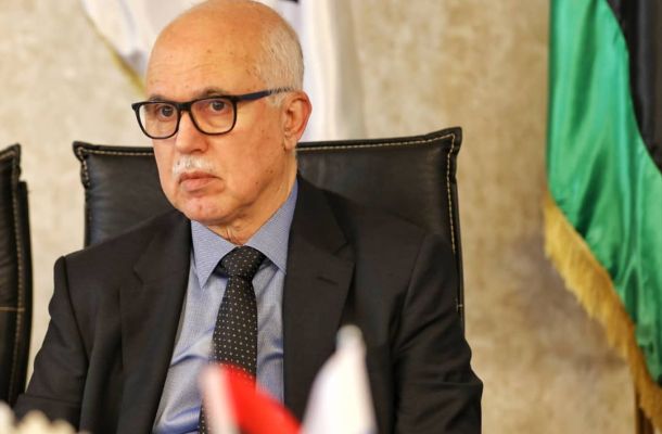 محافظ المركزي يبحث مع نظيره الاسباني التعاون في المجالين المصرفي والنقدي