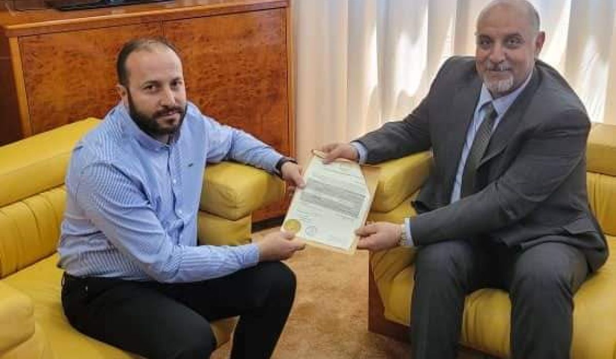 وزير التخطيط بحكومة الوحدة الوطنية يقوم باعتماد الربع الثاني لمنح الطلبة الدارسين بالخارج