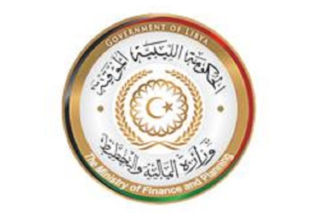 وكيل عام وزارة الصحة بالحكومة المؤقتة يناقش إحتياجات بلدية الكفرة  “الصحية والمالية”