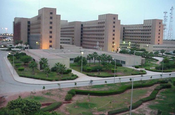 احتجاج موظفي الشركة الليبية للمناولة والخدمات الارضية بسبها