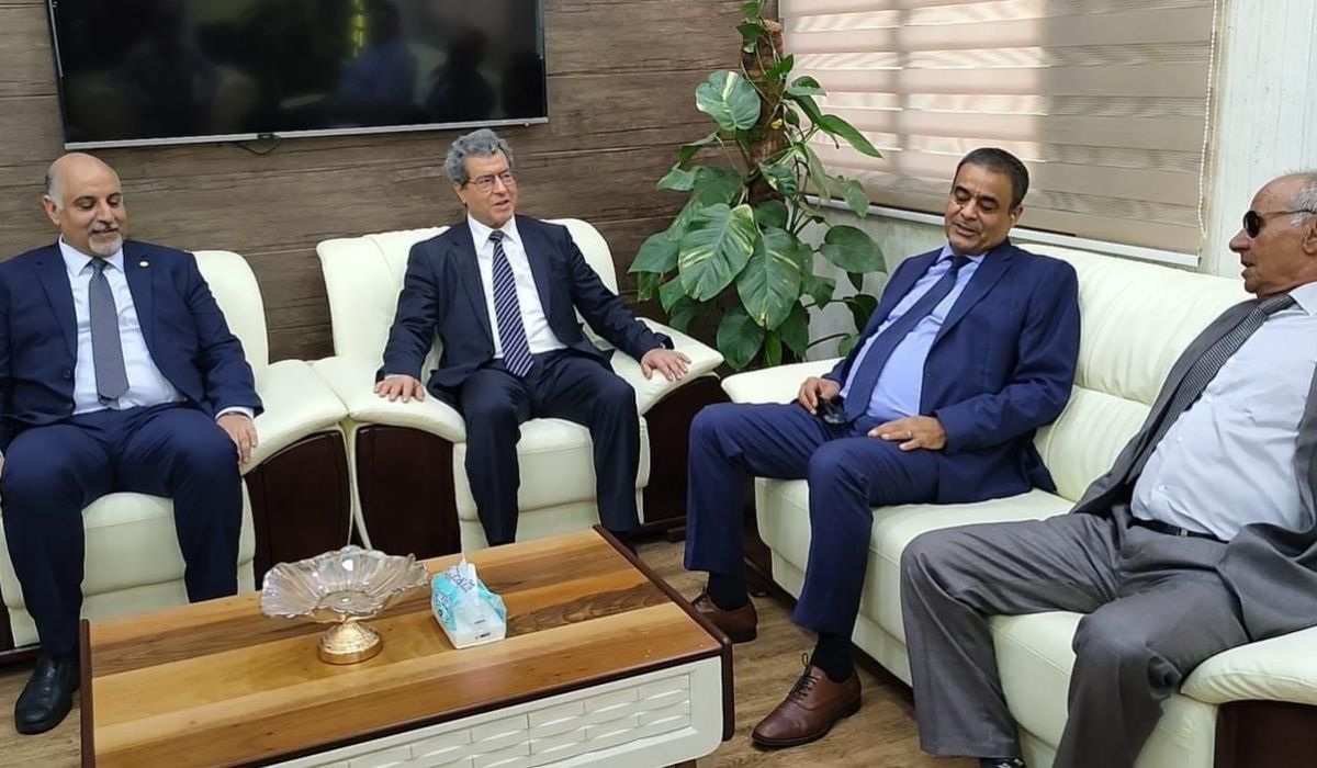 وزير النفط يناقش نشاط ميناء الحريقة وعدة مواضيع مع عميد بلدية طبرق