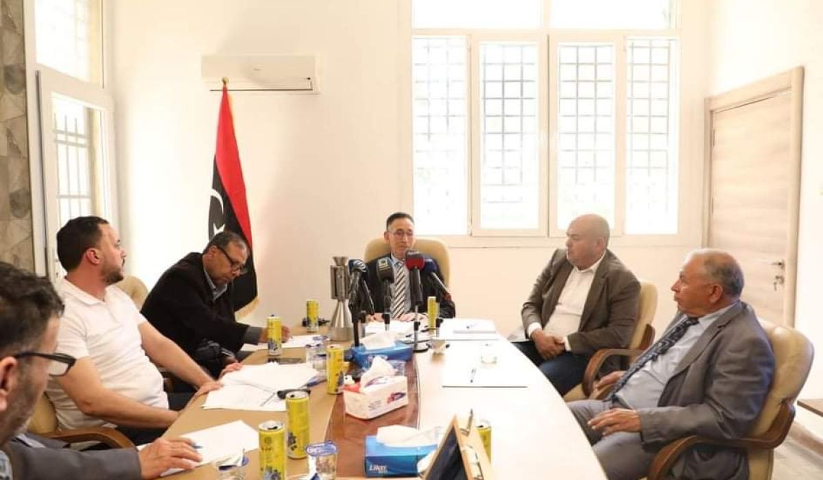 الحويج يتابع سير العمل بمراقبة الاقتصاد طرابلس