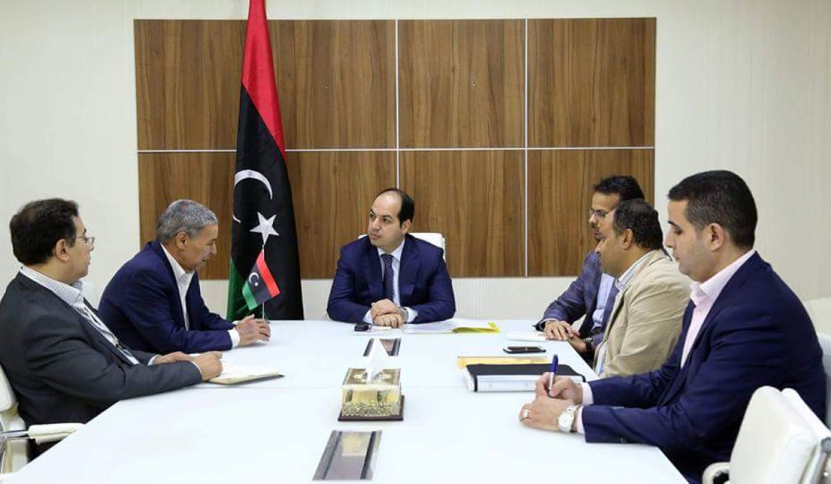 معيتيق يجتمع مع المسؤولين في جهاز استثمار منظومة مياه الحساونة