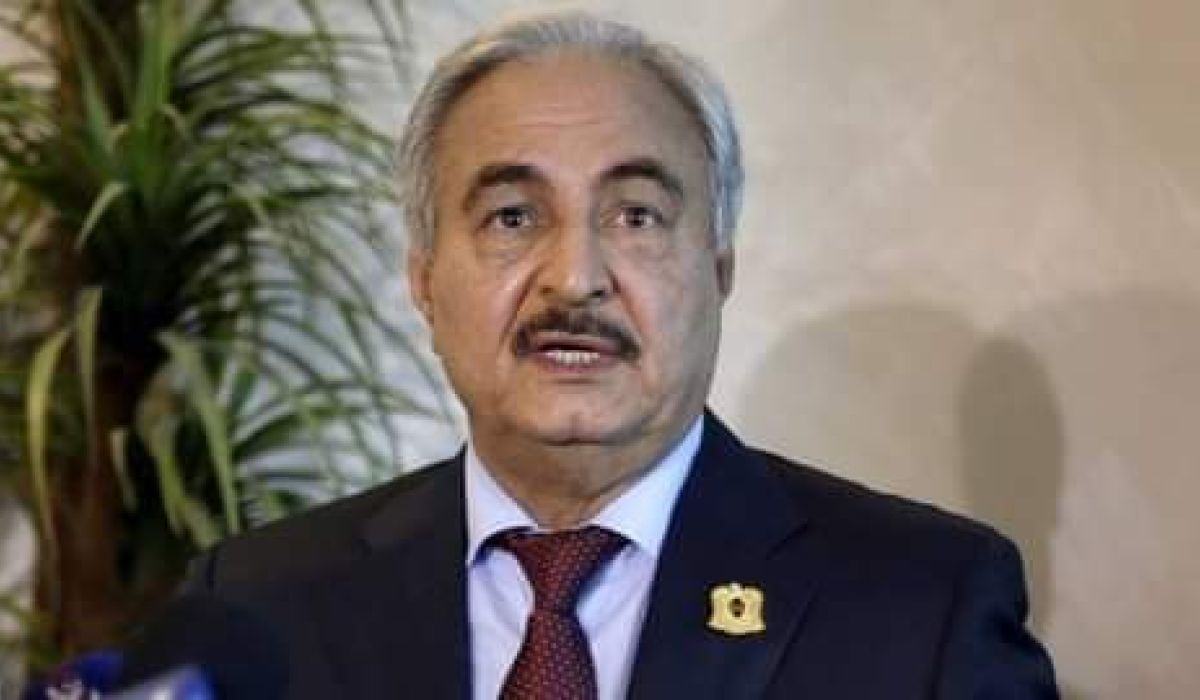 "ديلي صباح " : حفتر يبيع النفط الليبي من خلال شركات غير مشروعة