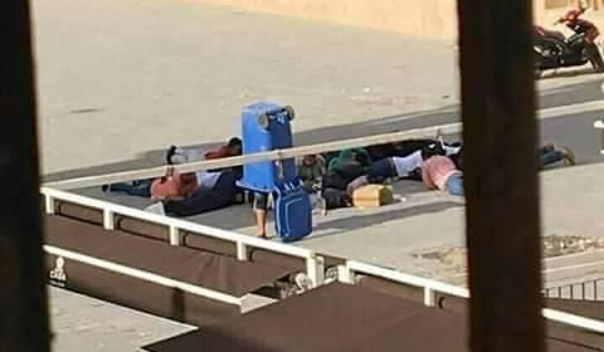 ما رأيك في القبض على تجار السوق السوداء وثنيهم عن بيع العملات الأجنبية ؟