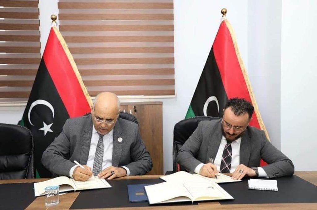 نقابة البريد والاتصالات تطالب رئيس الوزراء بالإبقاء على فيصل قرقاب رئيساً للشركة القابضة "إلى حين استقرار الدولة"