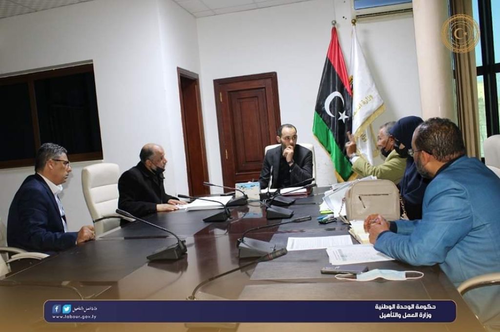 المالية تعلن عن تسليم أذونات الصرف الخاصة بمرتبات شهر يناير