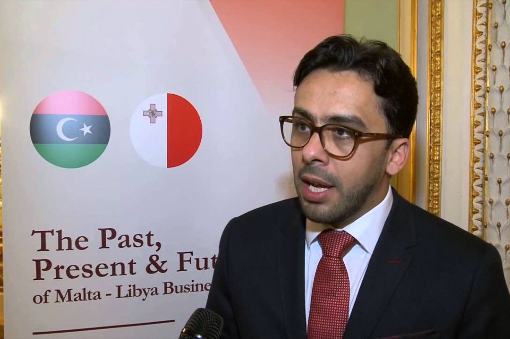 الدولار يسجل ال5 بالسوق الموازي