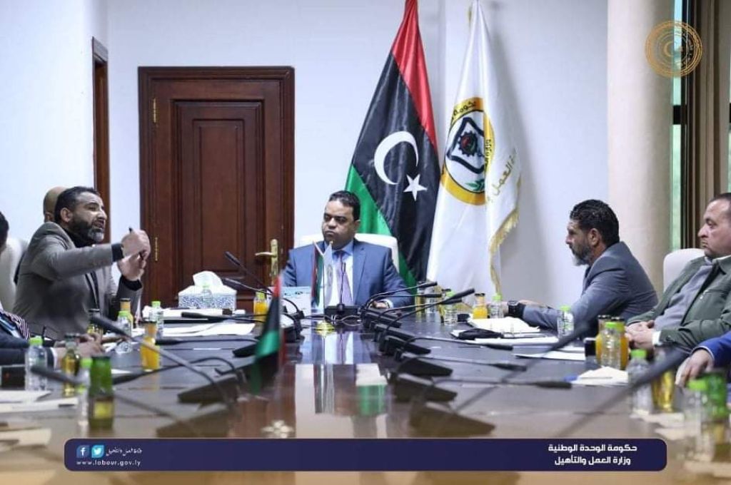 المالية تعلن عن تسليم أذونات الصرف الخاصة بمرتبات شهر يناير