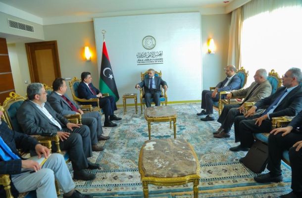 "الزني" يجتمع مع مصرف الادخار للتأكيد على جاهزية فروعه للبدء في تنفيذ مبادرة الإسكان الشبابي
