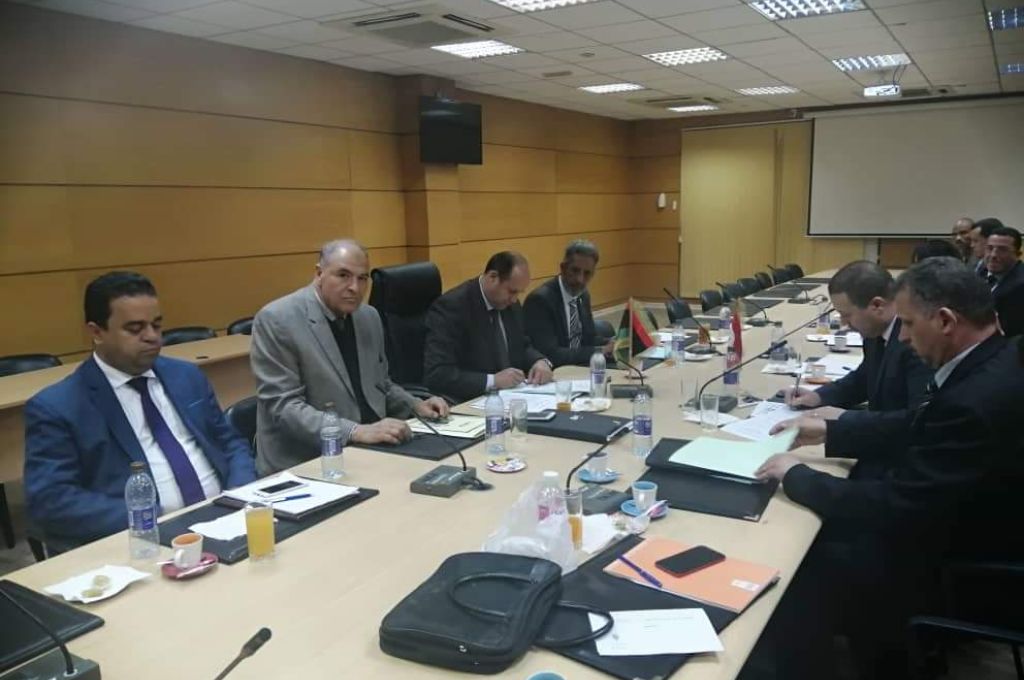اتحاد عمال ليبيا يستنكر جريمة إقفال الحقول والموانئ النفطية