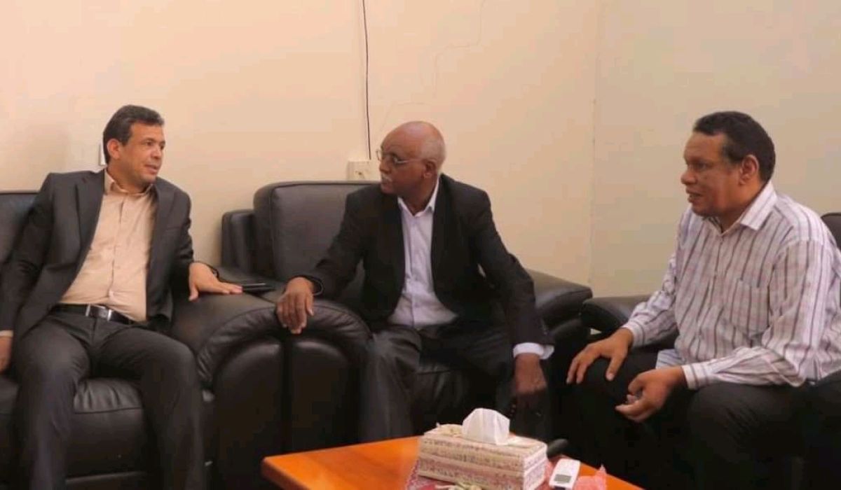 أبوجناح يناقش مع مدير فرع مصرف ليبيا المركزي بسبها إنهاء مشكلة السيولة