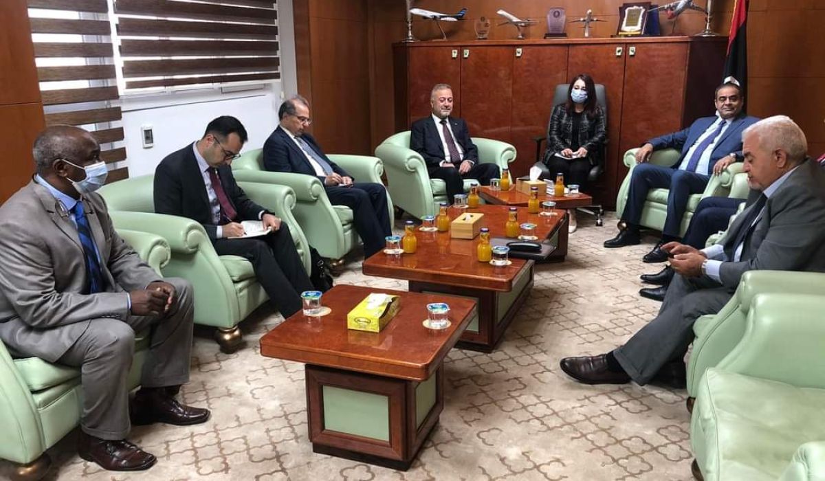 "الشهوبي" يناقش مع السفير التركي لدى ليبيا آلية عودة الشركات التركية إستئناف عملها بمشروع مطار طرابلس العالمي