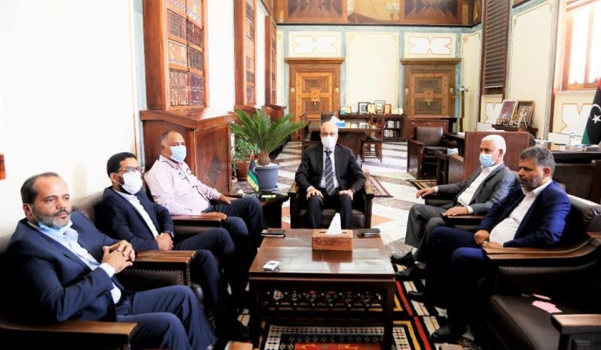 الكبير يناقش قضايا اقتصادية أهمها توفير السيولة لكافة فروع المصارف