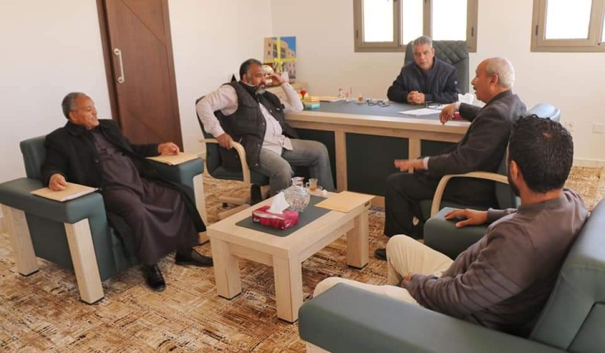 بلدي أوجلة يجتمع بمدير مكتب الأملاك العامة الواحات ومدير مكتب التخطيط العمراني