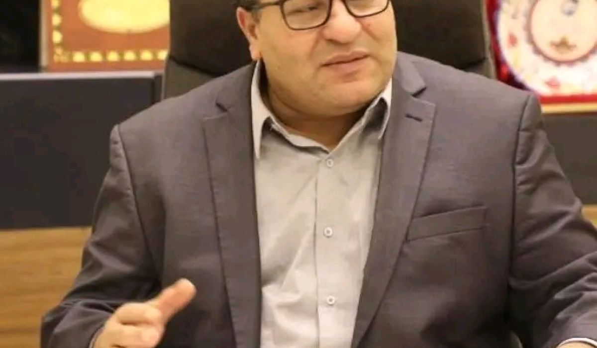 "القيب" يبرر صرفه أسعار باهضة على شراء هواتف