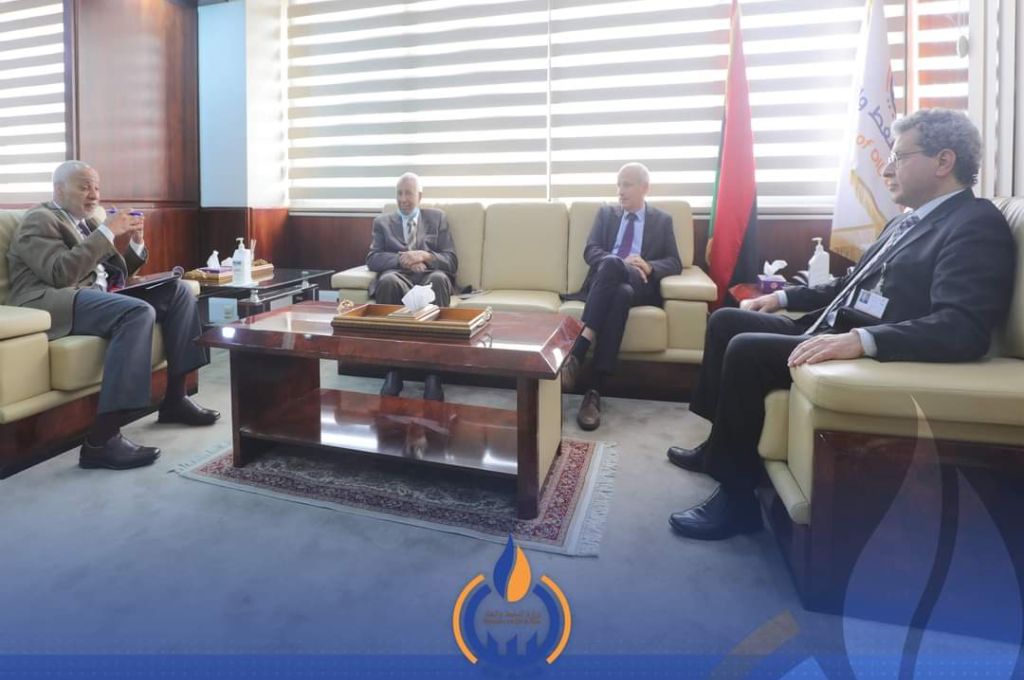 "عون" يبحث مع شركة توتال انرجي الفرنسية المشاريع المستقبلية في مجالات إنتاج النفط والغاز والطاقة البديلة