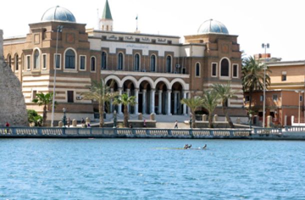 خسائر مادية جسيمة بعد حريق بمحطة وقود المنصورة