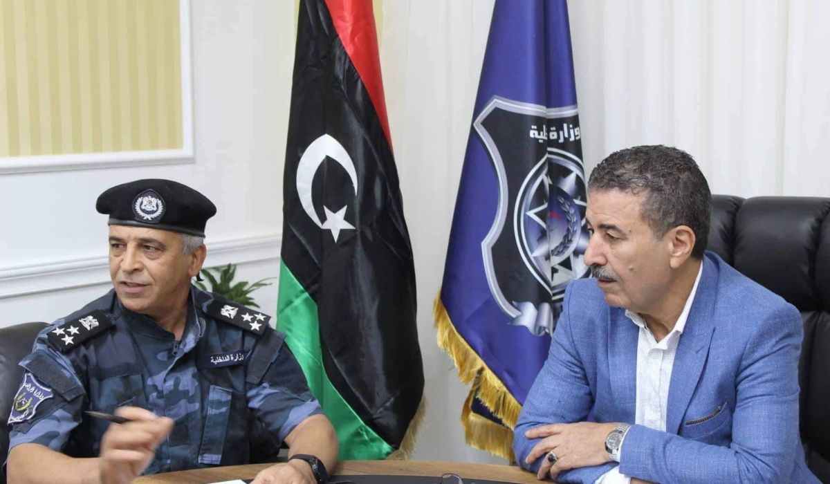 لجنة أزمة الوقود بالداخلية تتابع خطة توزيع الوقود بالمنطقة الغربية