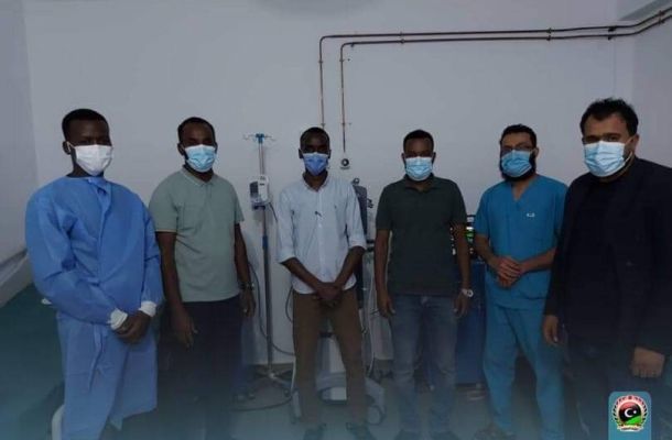 تعبئة إقرار الذمة المالية من قبل مدير الادارة الفنية بمستشفي الحروق والتجميل طرابلس