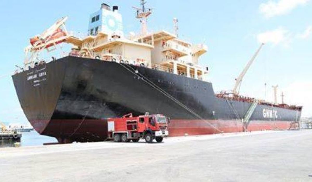 البريقة لصدى الناقلة أنوار ليبيا ترسو بميناء طرابلس بـ34 مليون لتر من الوقود