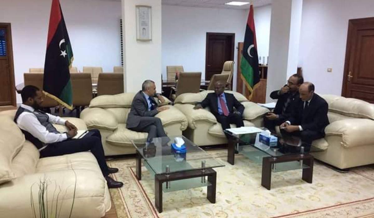 وزارة العمل بحكومة الوفاق ومنظمة الهجرة الدولية يبحثان تفعيل التعاون المشترك