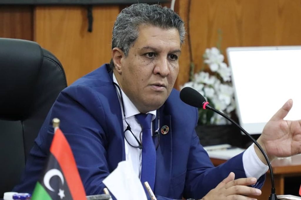 مبيعات النقد الأجنبي ترتفع بينما عائدات النفط الليبي تنخفض.. "موقع أمريكي" يكشف عن التأثير الاقتصادي بليبيا