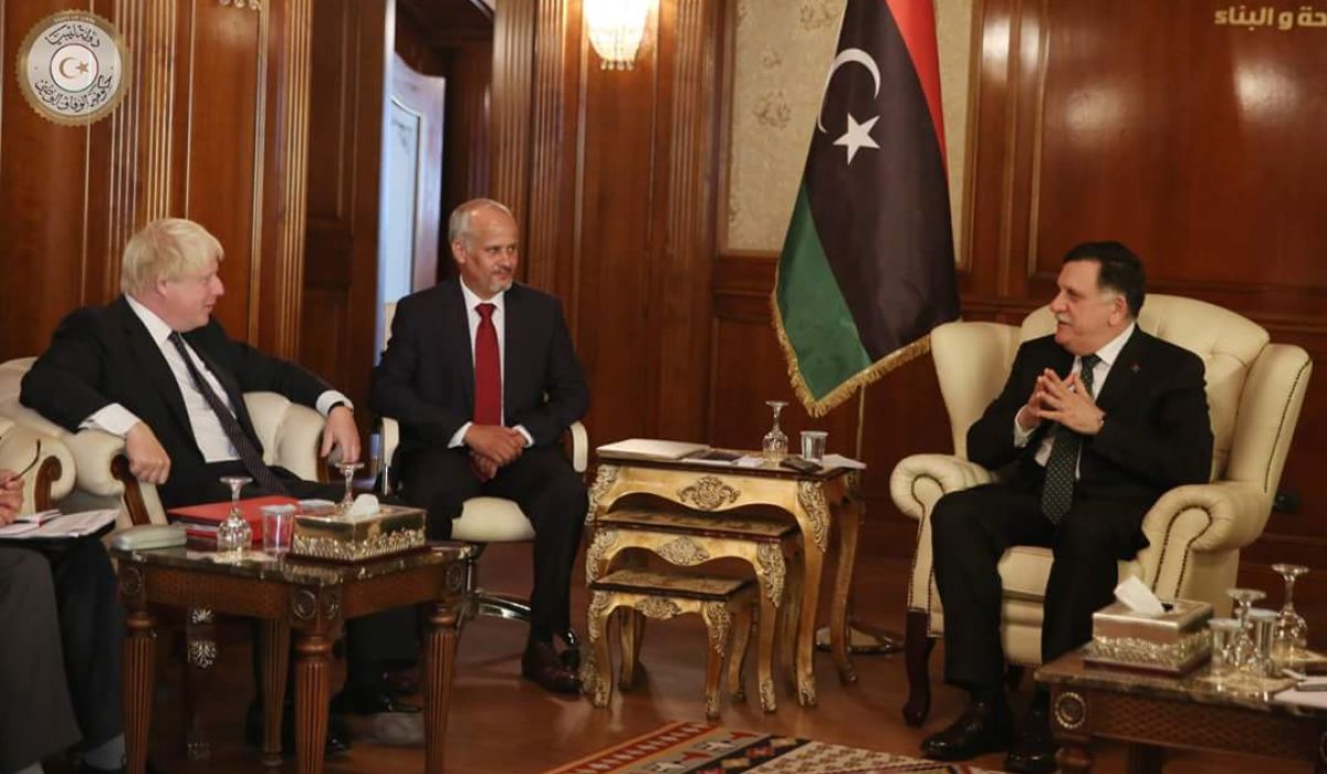 السراج يبحث مع وزير الخارجية البريطاني عددا من ملفات التعاون المشترك