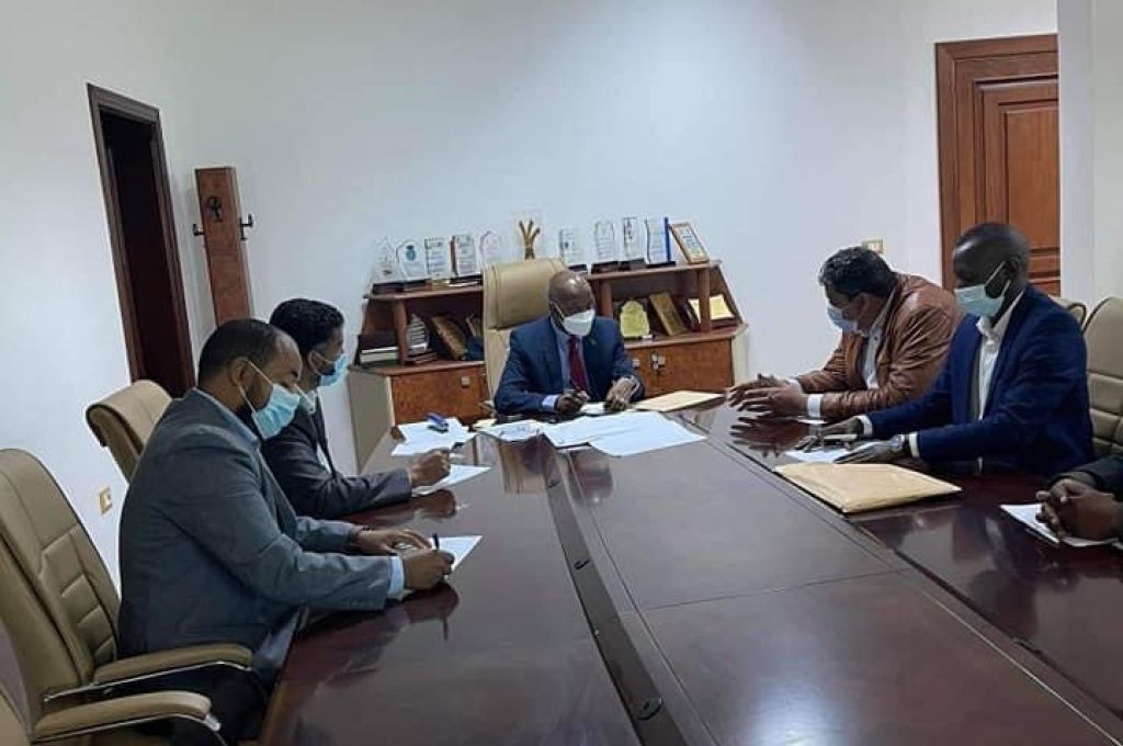 معيتيق يبحث مع عدد من المسؤولين توحيد قطاع المواصلات