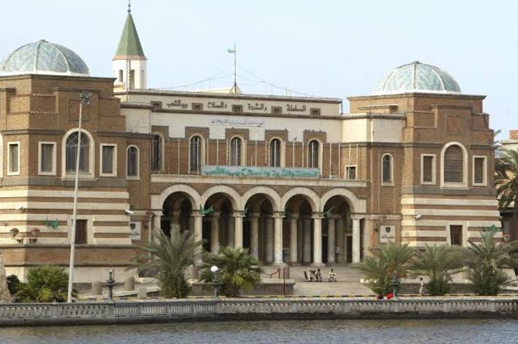 "المالية" تفصح عن ما يتضمنه مرتبات شهر أبريل