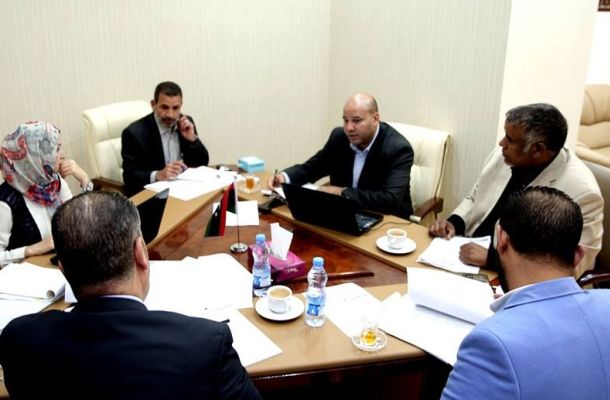 وكيل وزارة الصحة بحكومة الوفاق يناقش ميزانية الوزارة