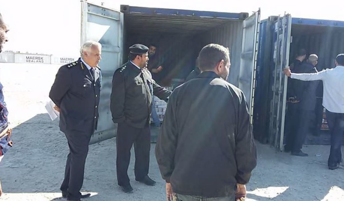 ضبط سلع منتهية الصلاحية بحاويتين داخل ميناء بنغازي