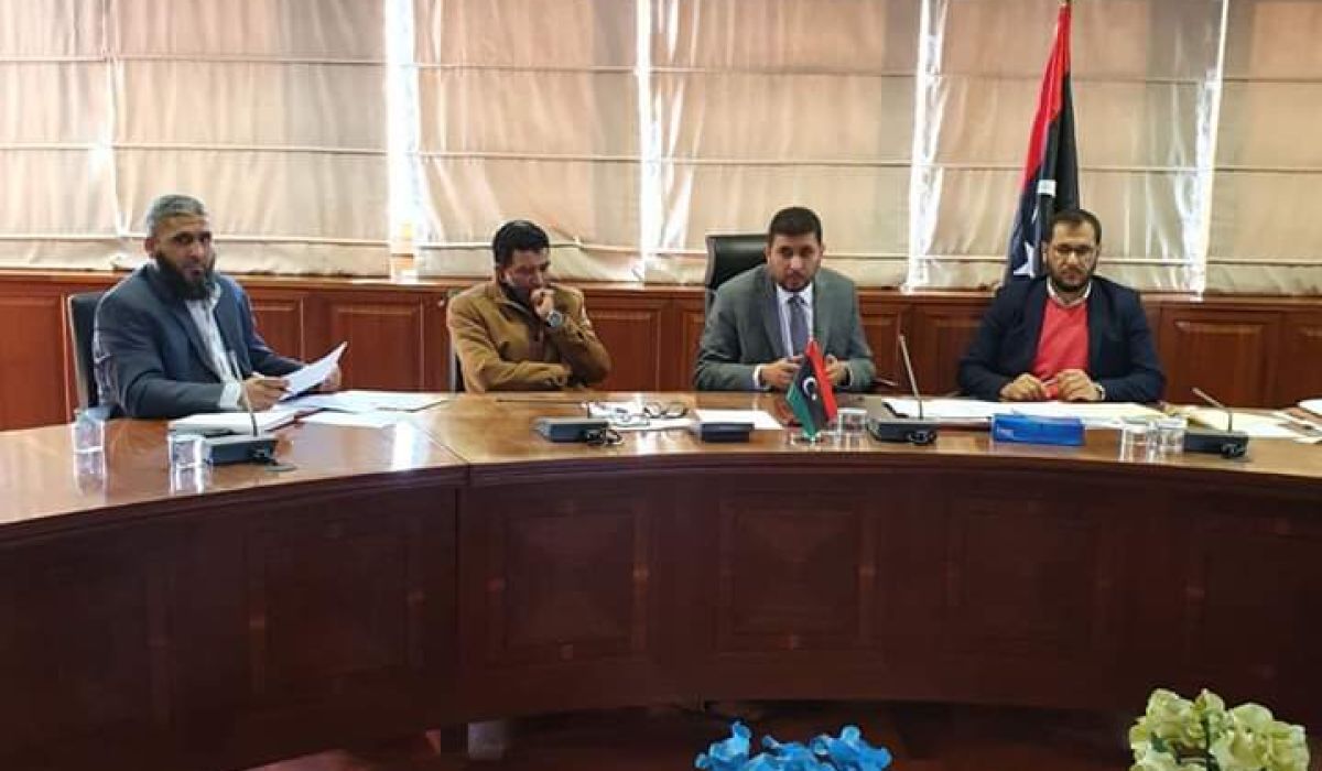 "بومطاري" يجتمع بمصلحتي الضرائب والجمارك بشأن تطوير عملهما