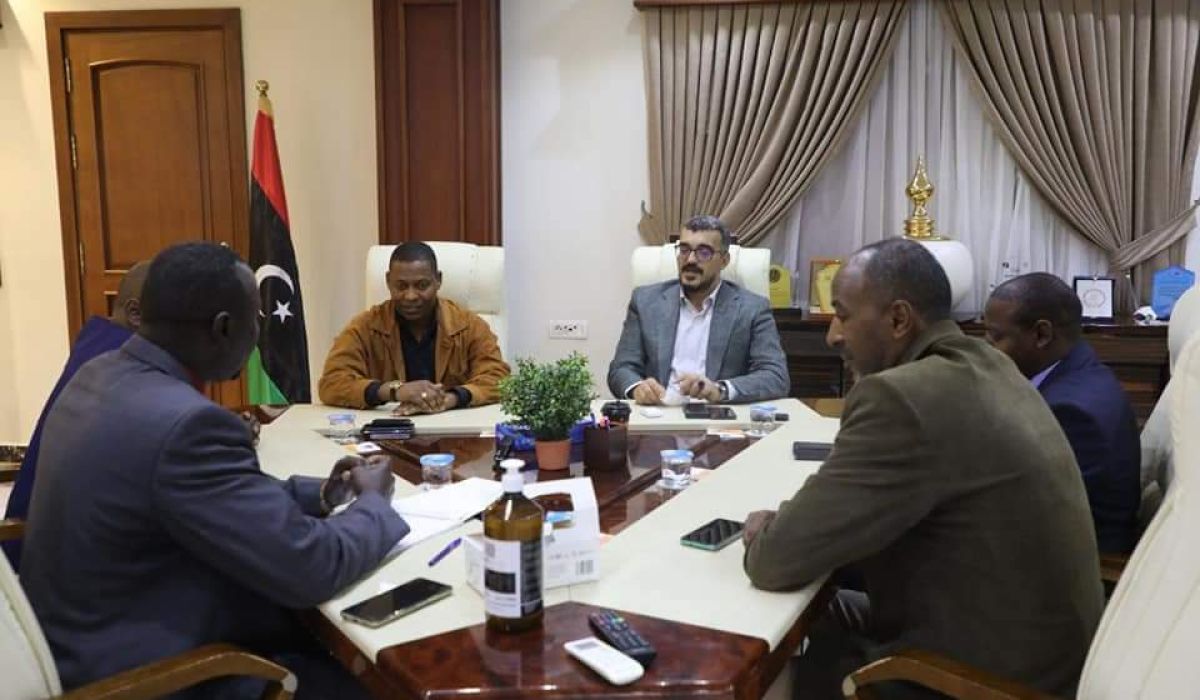 الحكم المحلي تبحث مع أعيان وحكماء البركت مرتبات العاملين بشركة الخدمات العامة غات