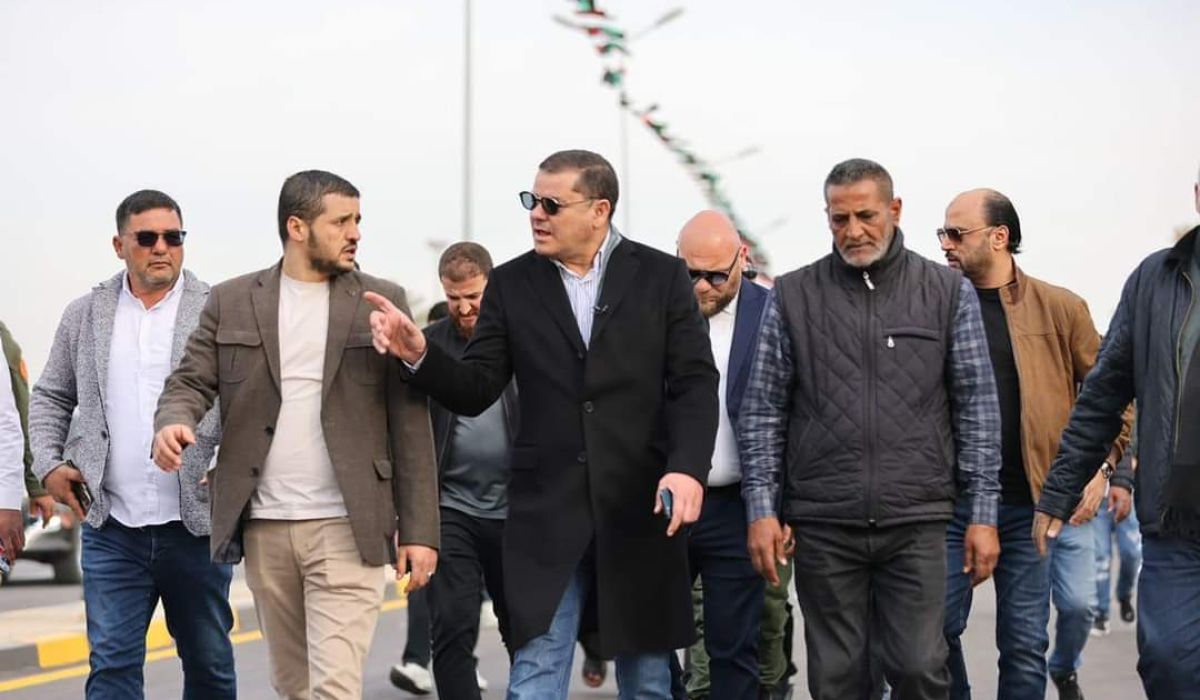 "الدبيبة" يفتتح ميدان باب العزيزية وطريق النخيل ضمن خطة "عودة الحياة"