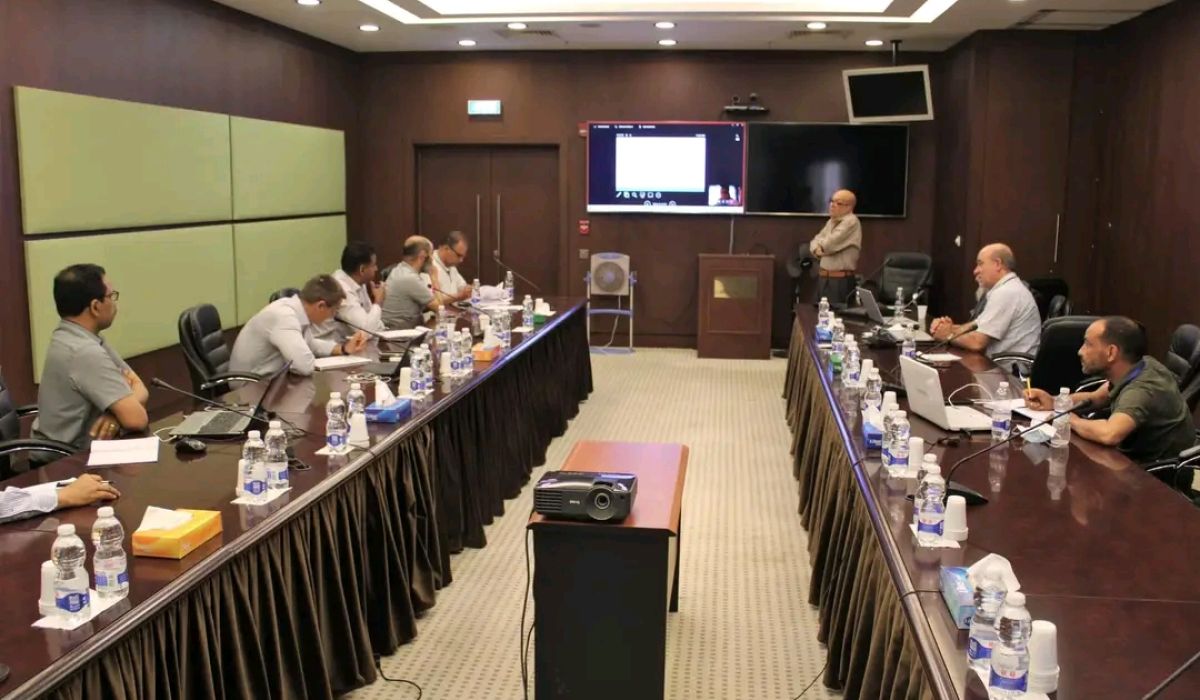 "شركة الواحة" تجتمع مع فريق العمل المكلف بدراسة الآثار البيئية