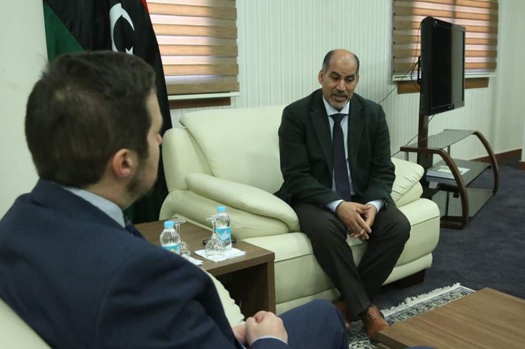 الحكومة الأيرلندية تهدد بسحب الدعم البحري والمالي على خلفية الإساءة للمهاجرين في المتوسط