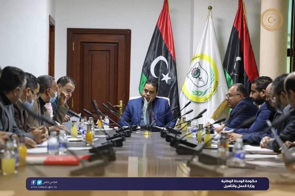 "الحويج" يطالب المجتمع الدولي برفع التجميد عن الأموال الليبية بالخارج إلى جانب المساعدة في بناء قطاع الخدمات