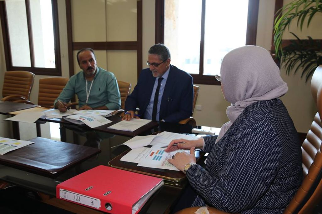معيتيق يقترح تخصيص 180 مليون دولار لتوريد مواد خام لبعض الصناعات الغذائية لحلّ مشكلة النقص الحاد لبعض السلع