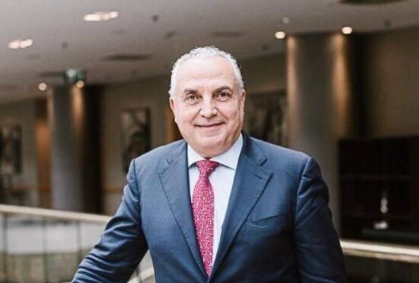 الجديد: تذبذب أسعار الدولار حقق مكاسب لسماسرة العملة