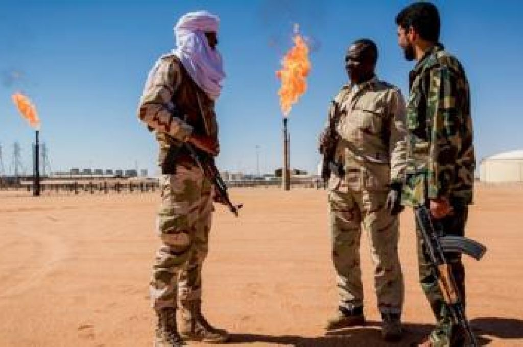 صنع الله يرد على وزارة المالية بالأرقام ويؤكد أن مماطلتها في تسييل الميزانية ستؤدي إلى انخفاض إنتاج النفط