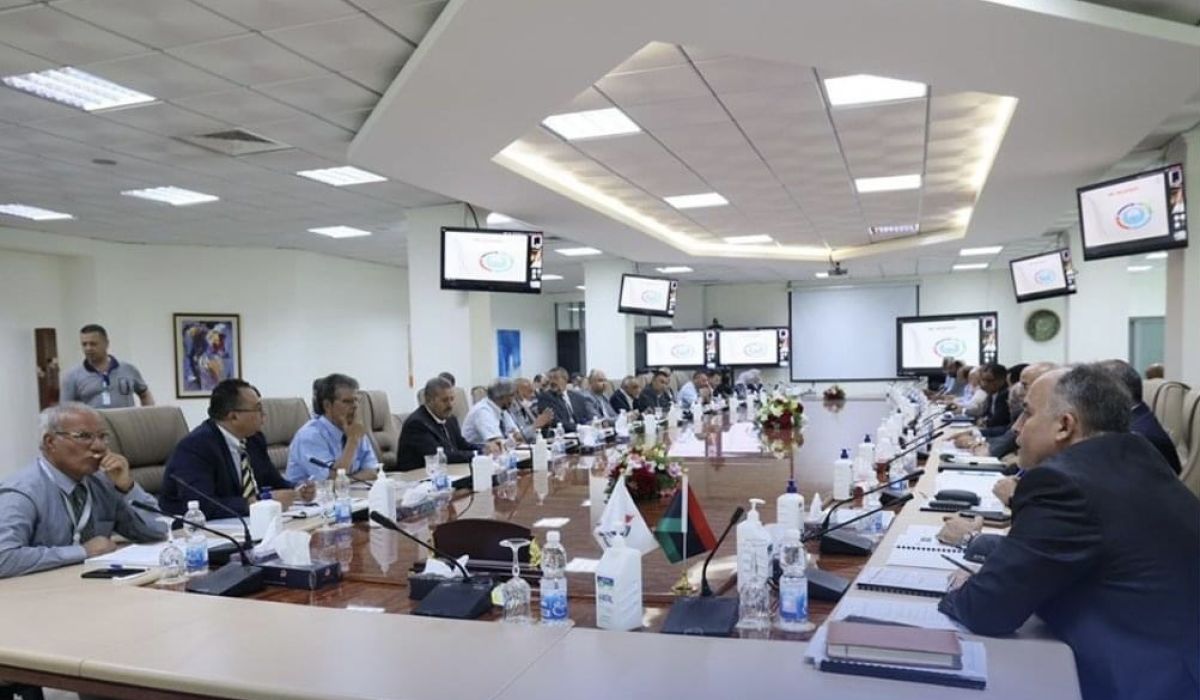 "مؤسسة النفط" تتابع سير تنفيذ المشاريع بحقول وميناء الزويتينة ونسب إنجازها
