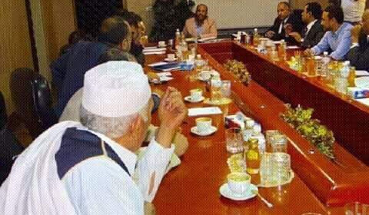 الرقابة على الأغذية والأدوية تجتمع بالجهات المسؤولة على ميناء الخمس