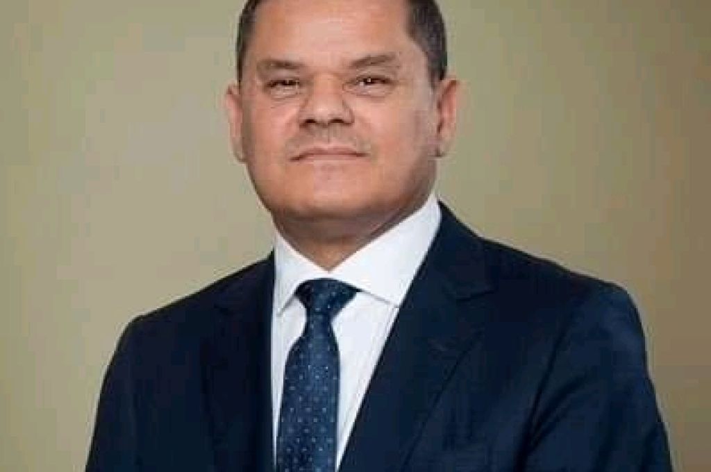 السفير المصري لدى ليبيا يزور شركة الحديد والصلب بمصراتة