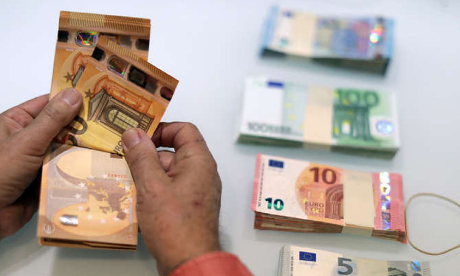 تنبيه لكل من يحتفظ باليورو.. أوروبا تلغي وتمنع تداول عدد من فئاته .. وهذه الأسباب