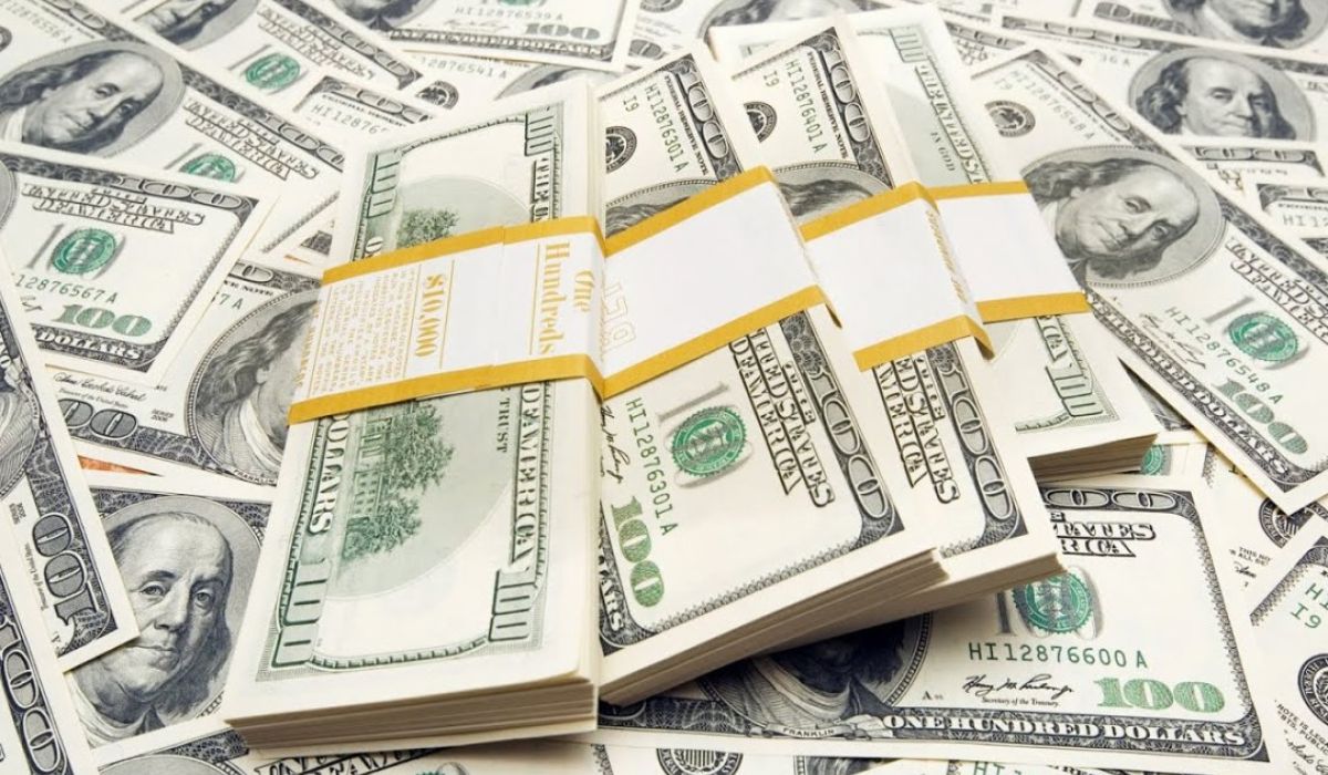 تاجر عملة يوضح لصدى أسباب انخفاض سعر صرف الدولار